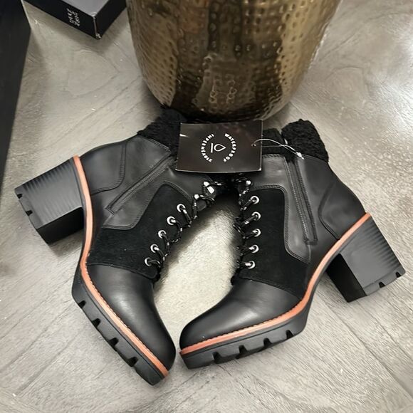 Naturalizer Val Waterproof Ankle Boot (WIDE) - Picture 7 of 13